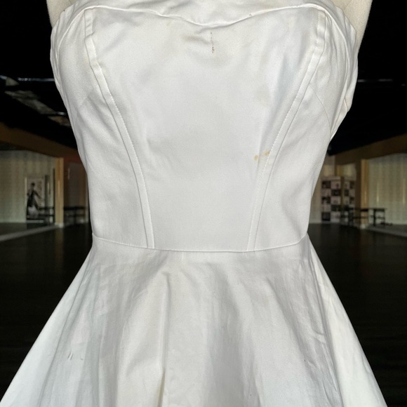 White Strapless Sweetheart Size 0 - Picture 2 of 2